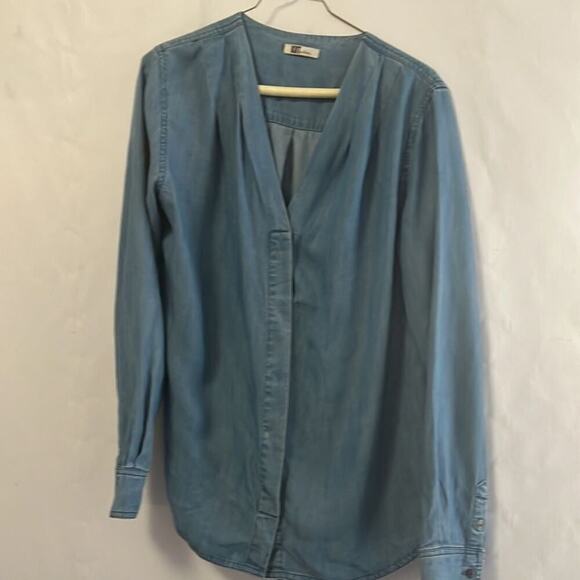 KUT‎ FROM THE KLOTH SOFT CHAMBRAY PLEATED SHIRT SIZE M - Picture 3 of 6